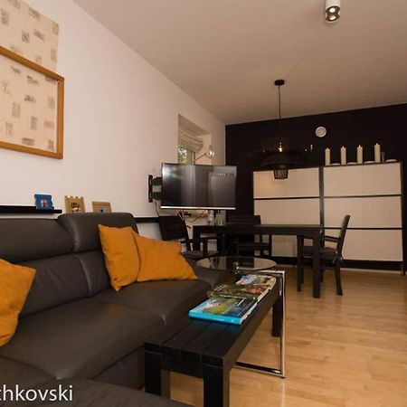 Bahnhofsnahe, Ruhige Und Sonnige 2 Zimmerwohnung Im Dichterviertel Wiesbaden Dış mekan fotoğraf